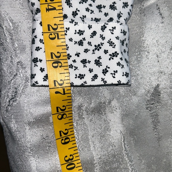 Denim & Flower White and Blue Floral Button Down Shirt - Picture 11 of 12